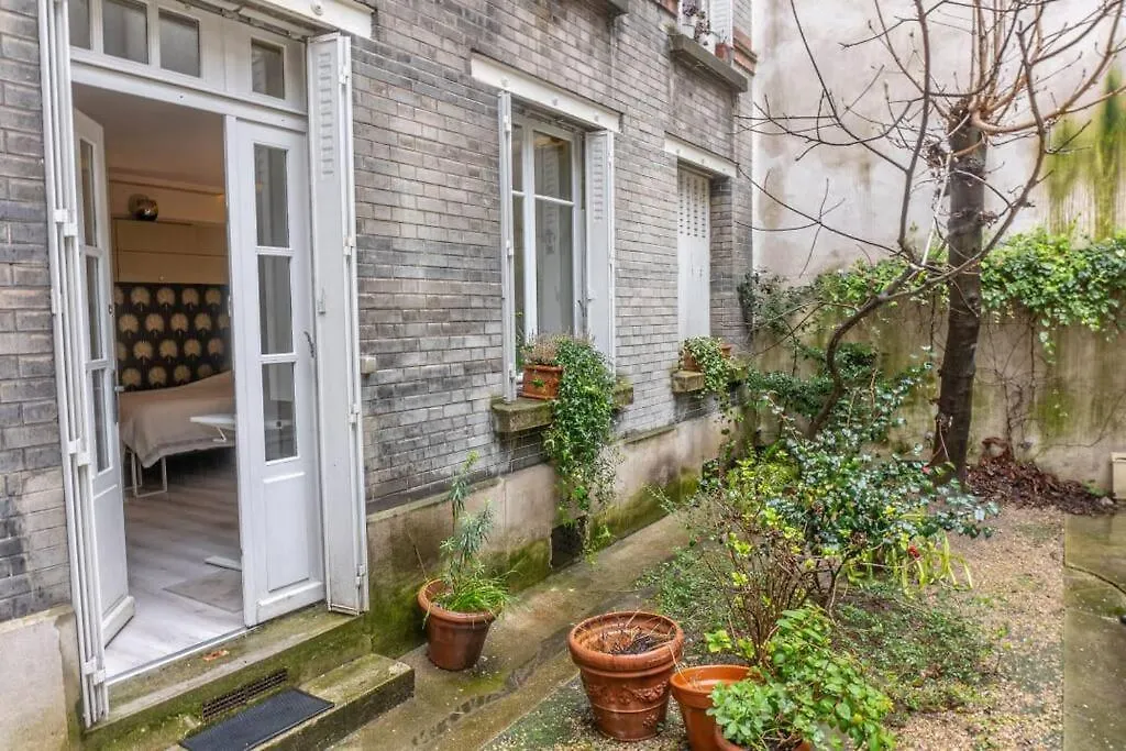 Tranquil Garden Studio In The 15th