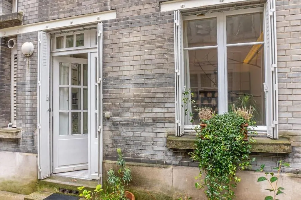 Tranquil Garden Studio In The 15th